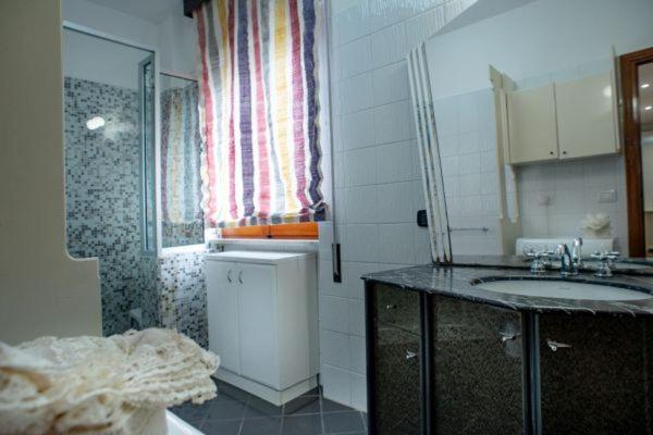 Villa Laura チステルナ・ディ・ラティーナ エクステリア 写真