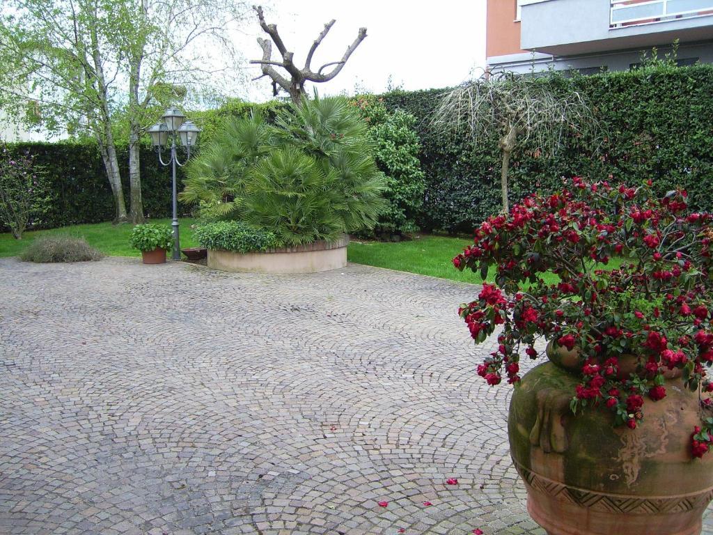 Villa Laura チステルナ・ディ・ラティーナ エクステリア 写真