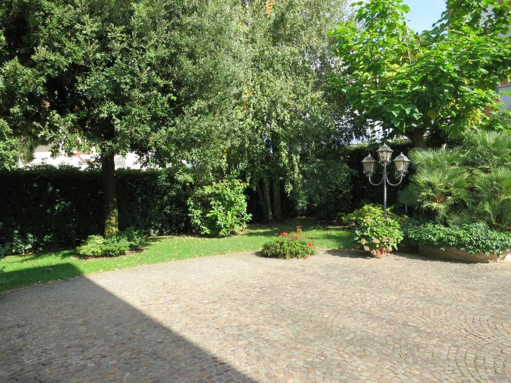 Villa Laura チステルナ・ディ・ラティーナ エクステリア 写真