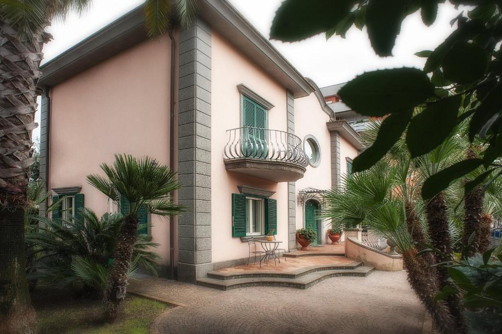 Villa Laura チステルナ・ディ・ラティーナ エクステリア 写真